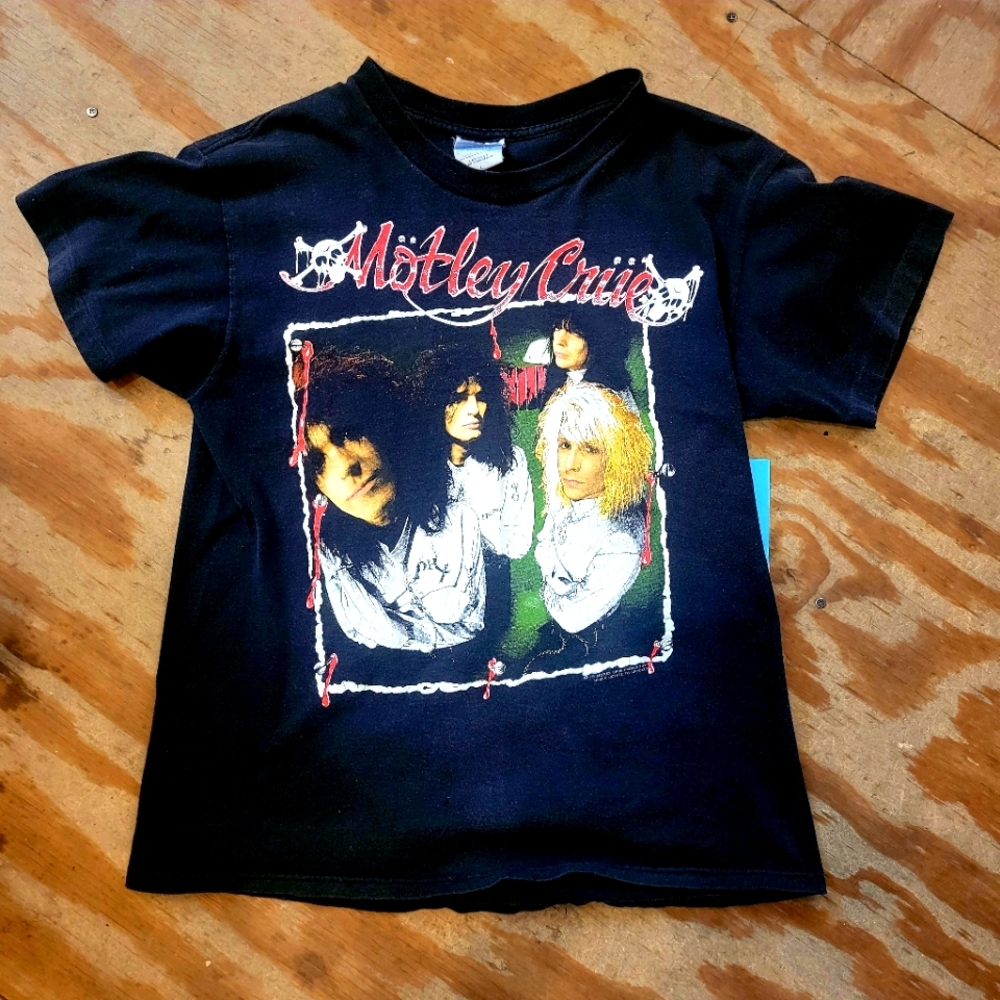 Vintage 1989 Motley Crue Dr. Feelgood Tour Concert t-shiry. Size: Large